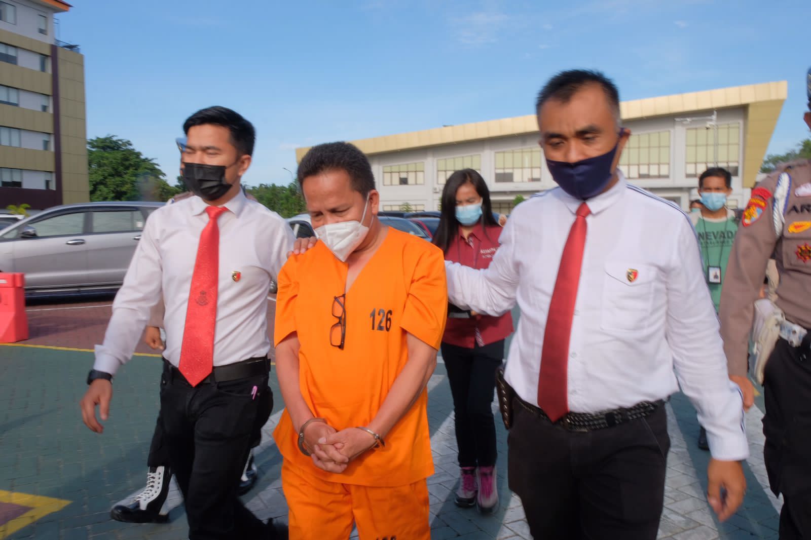 Diduga Korupsi Hibah Alat Kesehatan, Polda Riau Tahan dr HM