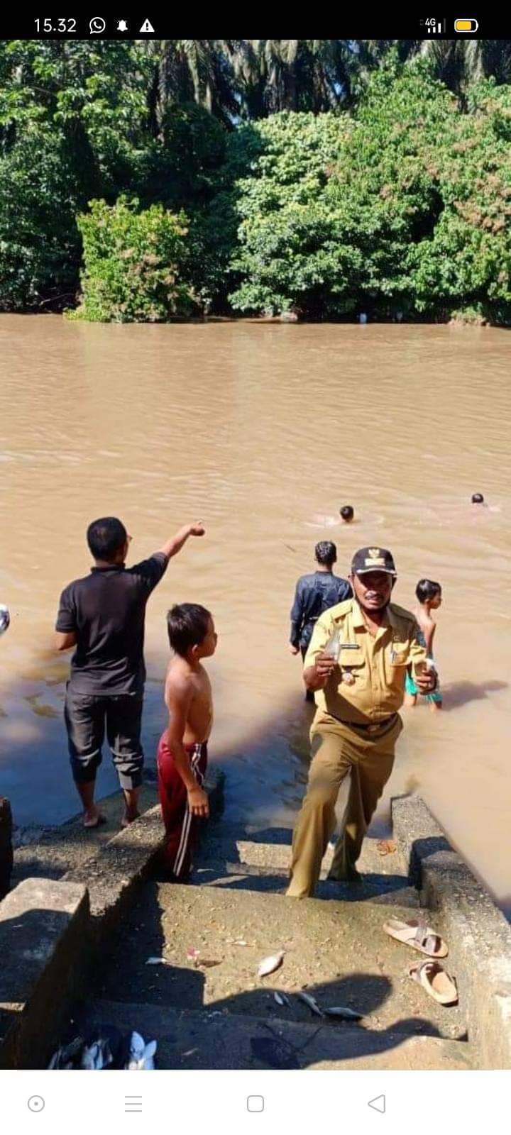 Warga Sepanjang Aliran Sungai Batang Sosa Desak DLH Rohul Bertindak Cepat Dan Tegas Terhadap PKS Pembuang Limbah