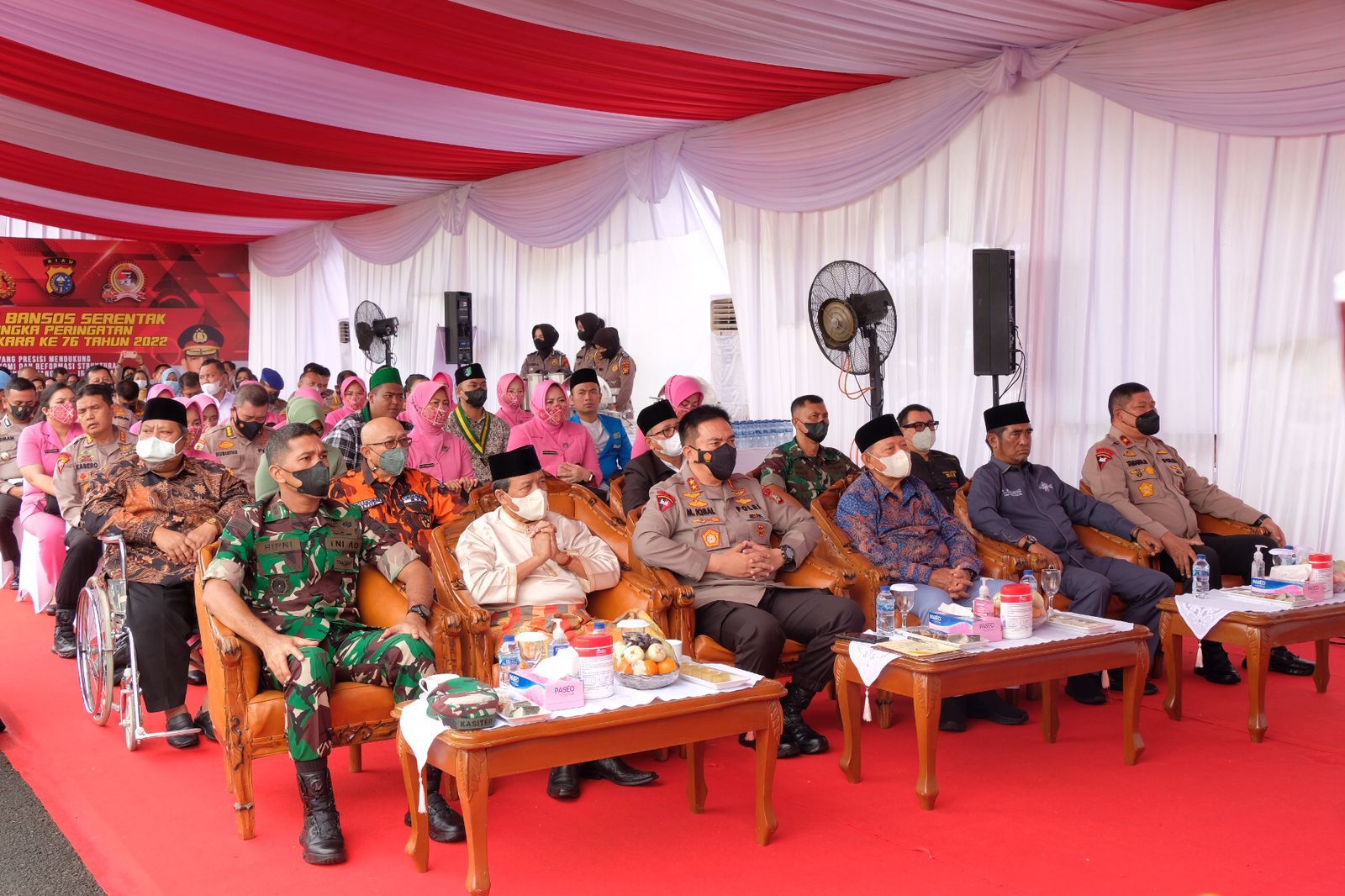 Bagikan 10 Ribu Paket Sembako Bakti Religi Road To 76, Kapolda Riau Mohammad Iqbal: Doa Itu Rohnya Ibadah