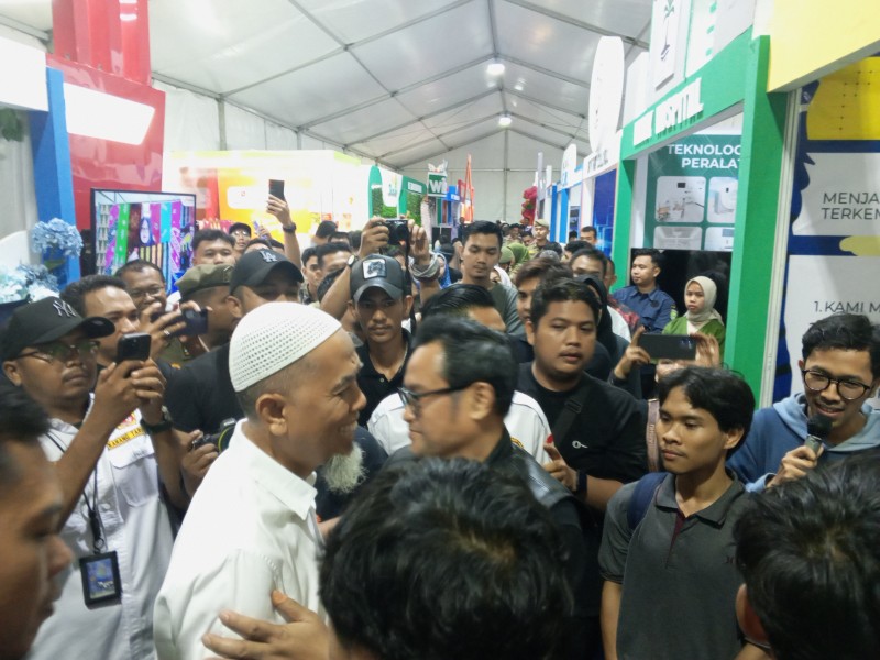 Ruru Firza Isnandar Kepala Bea Cukai Dumai Sambut Hangat Hadirnya Walikota Dumai H.Paisal di Stand Bea Cukai  Expo 2026