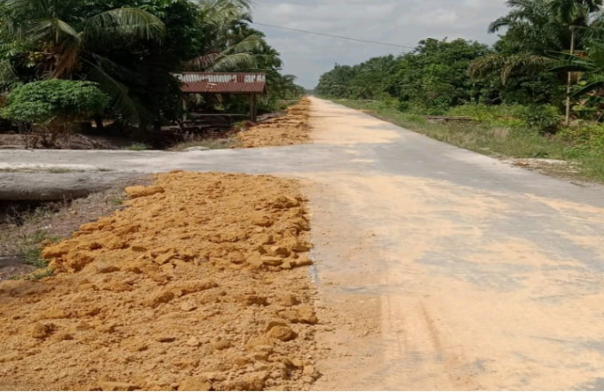 Apical Dumai Kembali Melakukan Perawatan Jalan Dan Pencucian  Parit