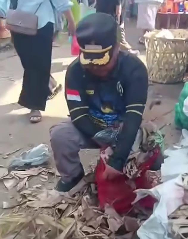 Kepala UPT Unit Pelayan Terpadu, H. AL Bukhari SF,SPdI,MPdI.Jadikan Pasar Sebagai Lingkungan Bersih dan Sehat.