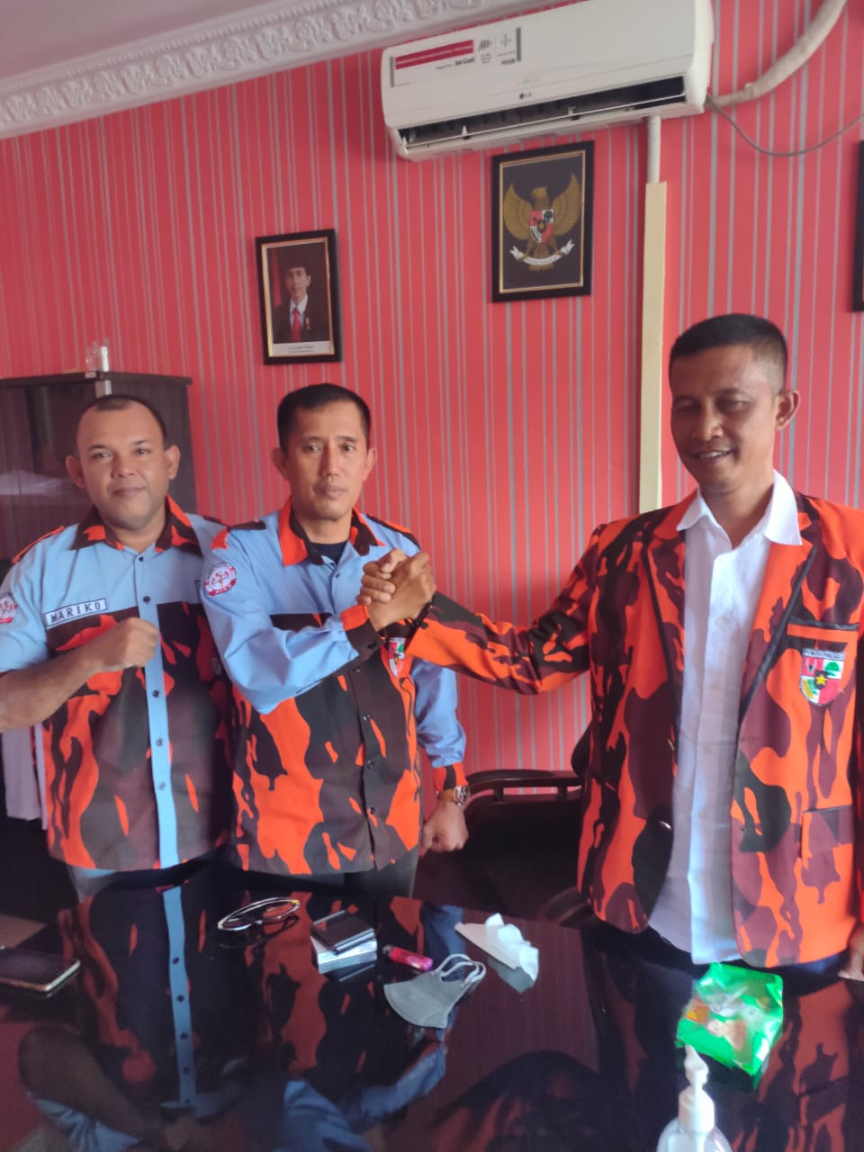 Penyerahan Surat Keputusan (SK) Badan Buruh dan Pekerja Pemuda Pancasila (B2P3) Kota Dumai