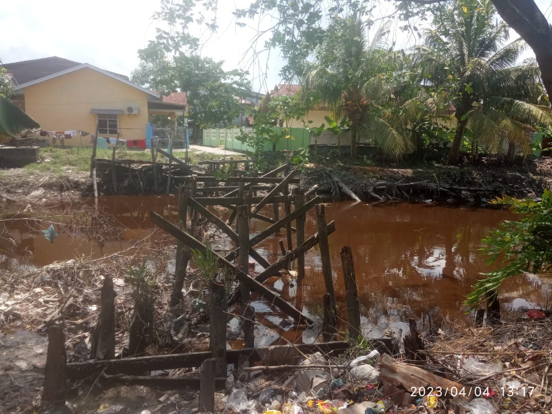 Jembatan Rusak Parah,Warga Minta Perhatian .