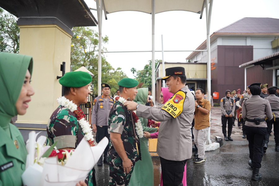 Kapolda Riau, Irjen Pol Mohammad Iqbal Menggelar Upacara Penyambutan dan Pelepasan Danrem 031/Wirabima Baru