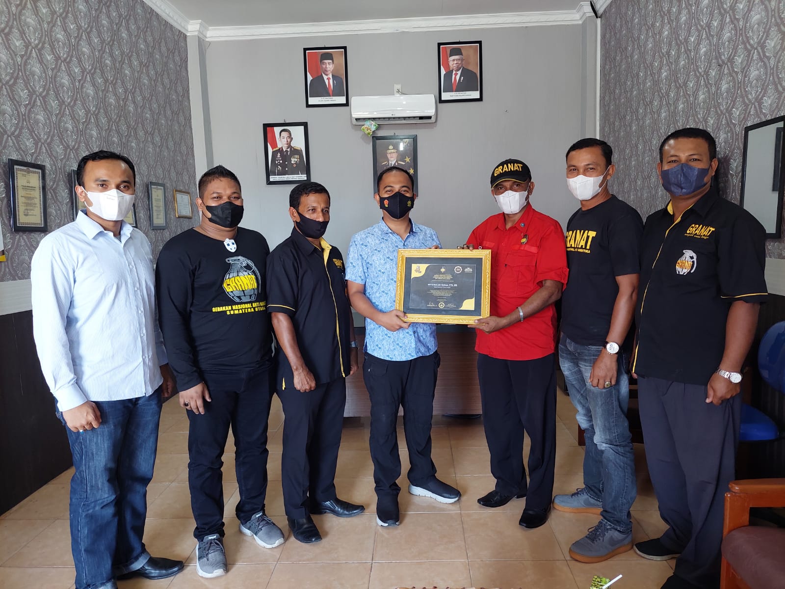 GRANAT Langsa Beri Penghargaan Kasat Resnarkoba Polres Langsa.