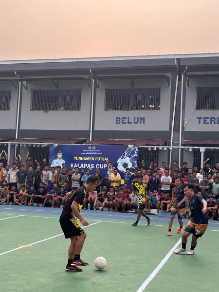 Turnamen Futsal Kalapas Cup Vol. II: Tim Residivis Blok E Ukir Kemenangan Sebagai Juara.
