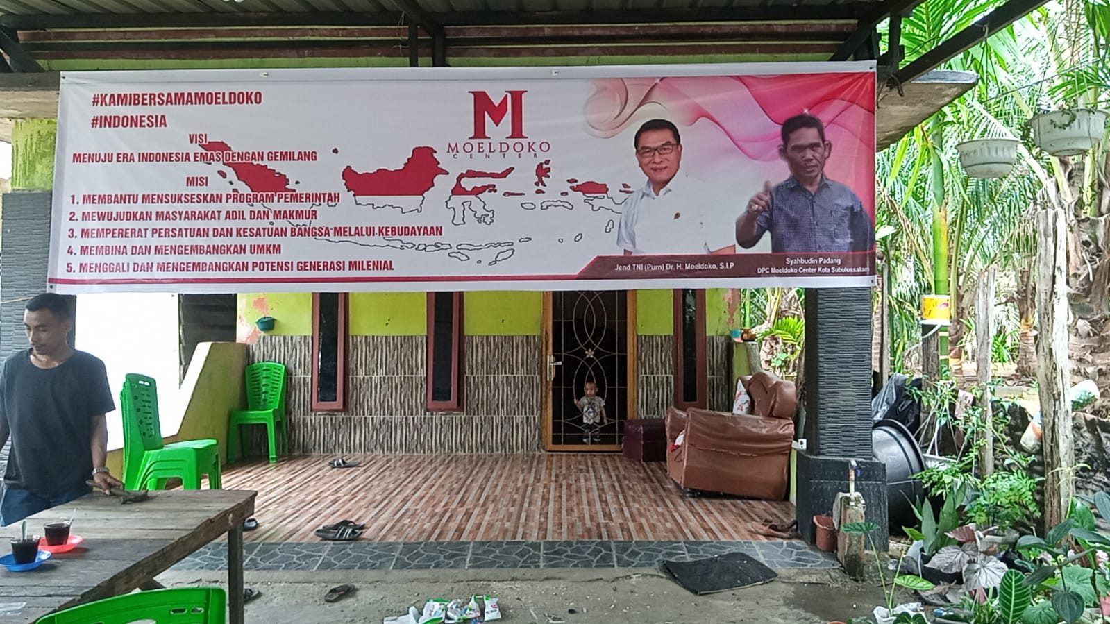 Pemasangan Baliho DPC Muldoko Center Di Kantor Sekretariat Jalan Hamzah Fansuri Desa Sikelondang