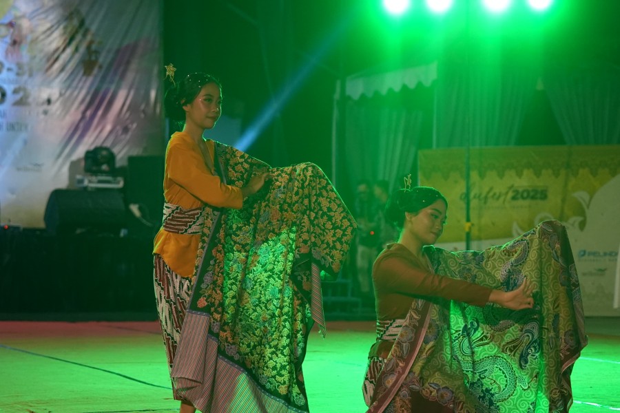Tarian Sunda Sinjang Memadukan Tradisi dan Modernitas di DUFEST Idaman 2025