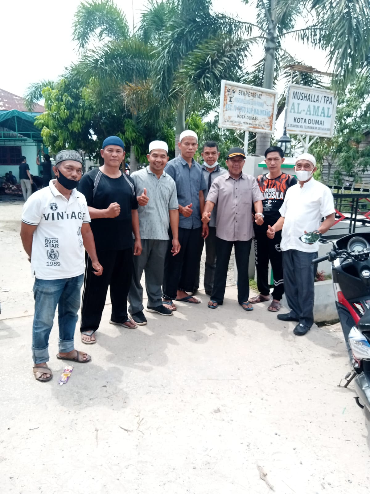 Ikatan Keluarga 4 Koto Aur Melintang dan Warga Rt 20 Jalan Sejahtera Dumai Melaksanakan Pemotongan Hewan Kurban