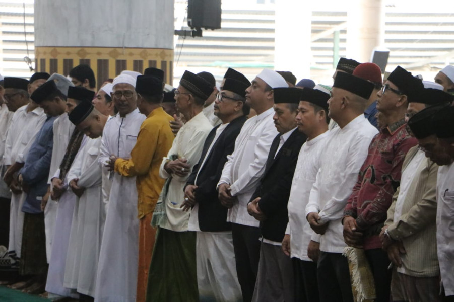 PJ.WALIKOTA LANGSA LAKSANAKAN SHOLAT IDUL ADHA 10 DZULHIJJAH 1444H/ 2023 M BERSAMA MASYARAKAT KOTA LANGSA DI MASJID DARUL FALLAH