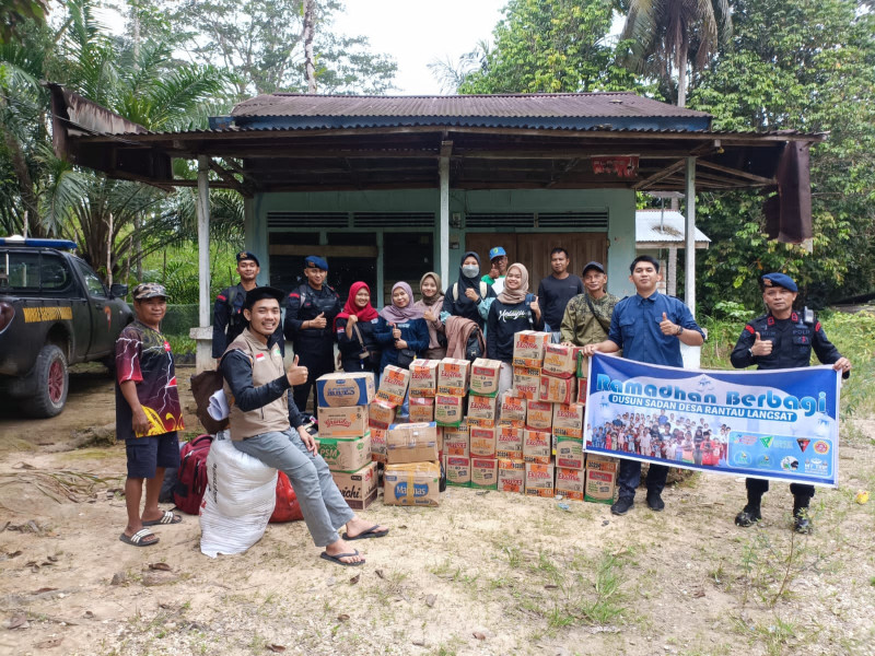 Batalyon C Pelopor Satbrimobda Riau Salurkan Bantuan Sembako, Donasi Hingga ke Pelosok Desa di Batang Gansal