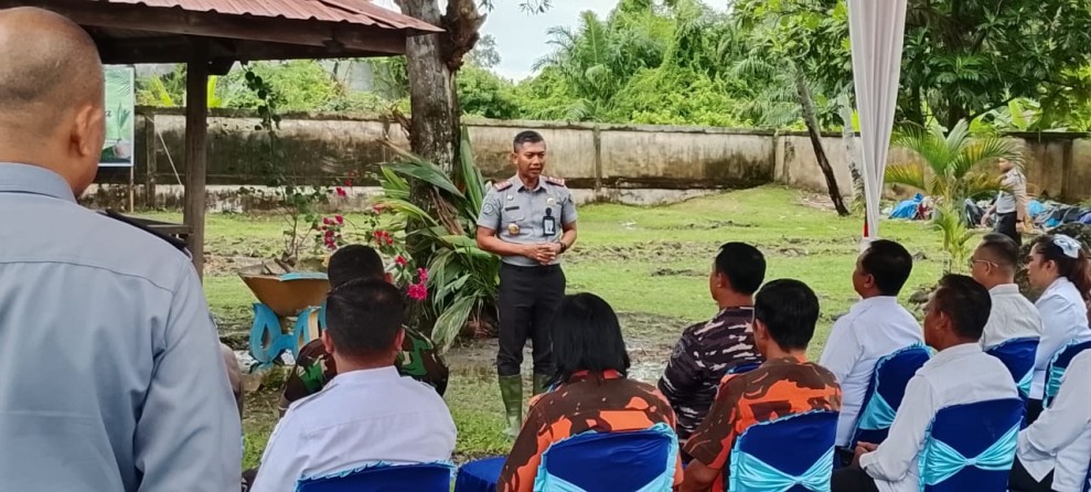 Imigrasi I TPI Dumai Melaksanakan Kegiatan Penanaman Bibit Kelapa Serentak
