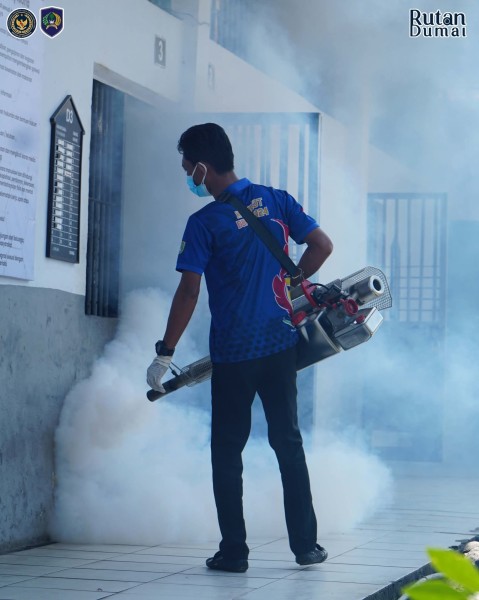 Ciptakan Lingkungan Sehat dan Aman, Rutan Dumai Lakukan Fogging & Razia Simpatik