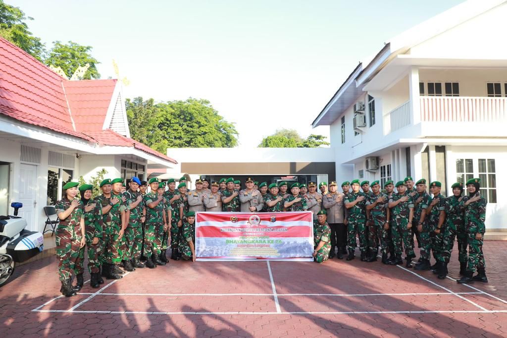 Kapolda Riau Yakin TNI - Polri Semakin Solid, Korem 031/WB Berikan Kejutan Hari Bhayangkara.