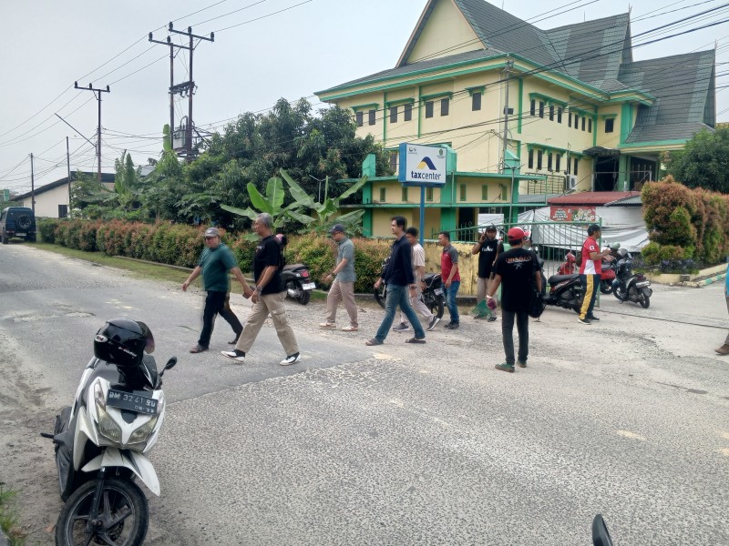 Kadis Tata Ruang Muhammad Mufarizal,S.T.,M.IP.,I.A.P. Turun Langsung  Laksanakan Gotong Royong Guna Kota Dumai Idaman Bebas Banjir.