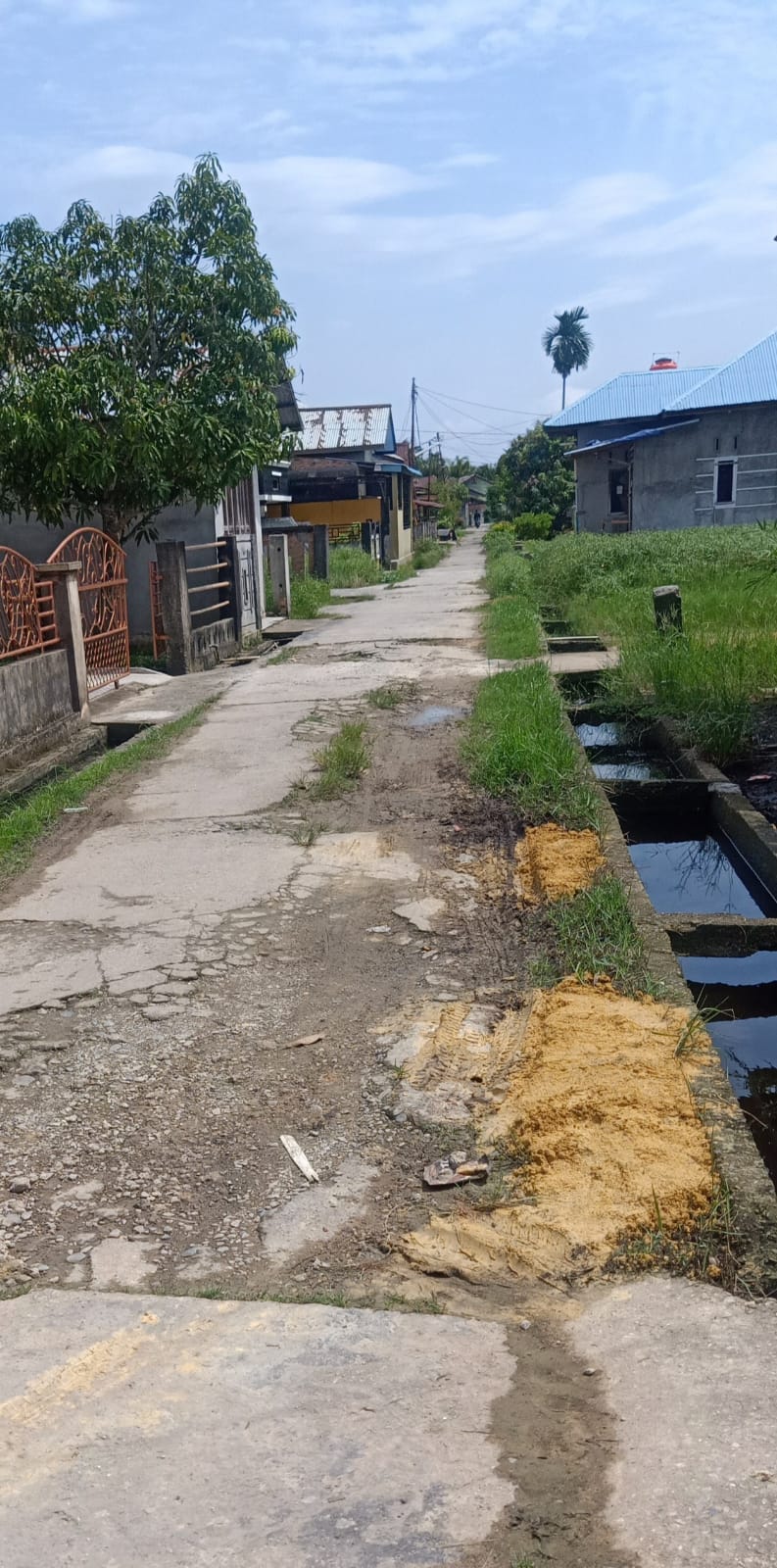 Penggalian dan Pembobokan Jalan  Untuk Penanaman Pipa Gas di Kelurahan Tanjung Palas Kota Dumai Terkesan lamban Untuk Ditutup Semula.